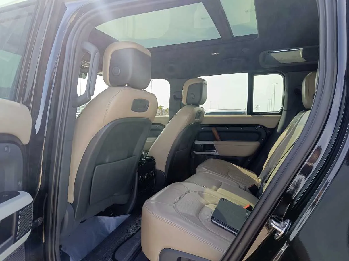 Car image 19
