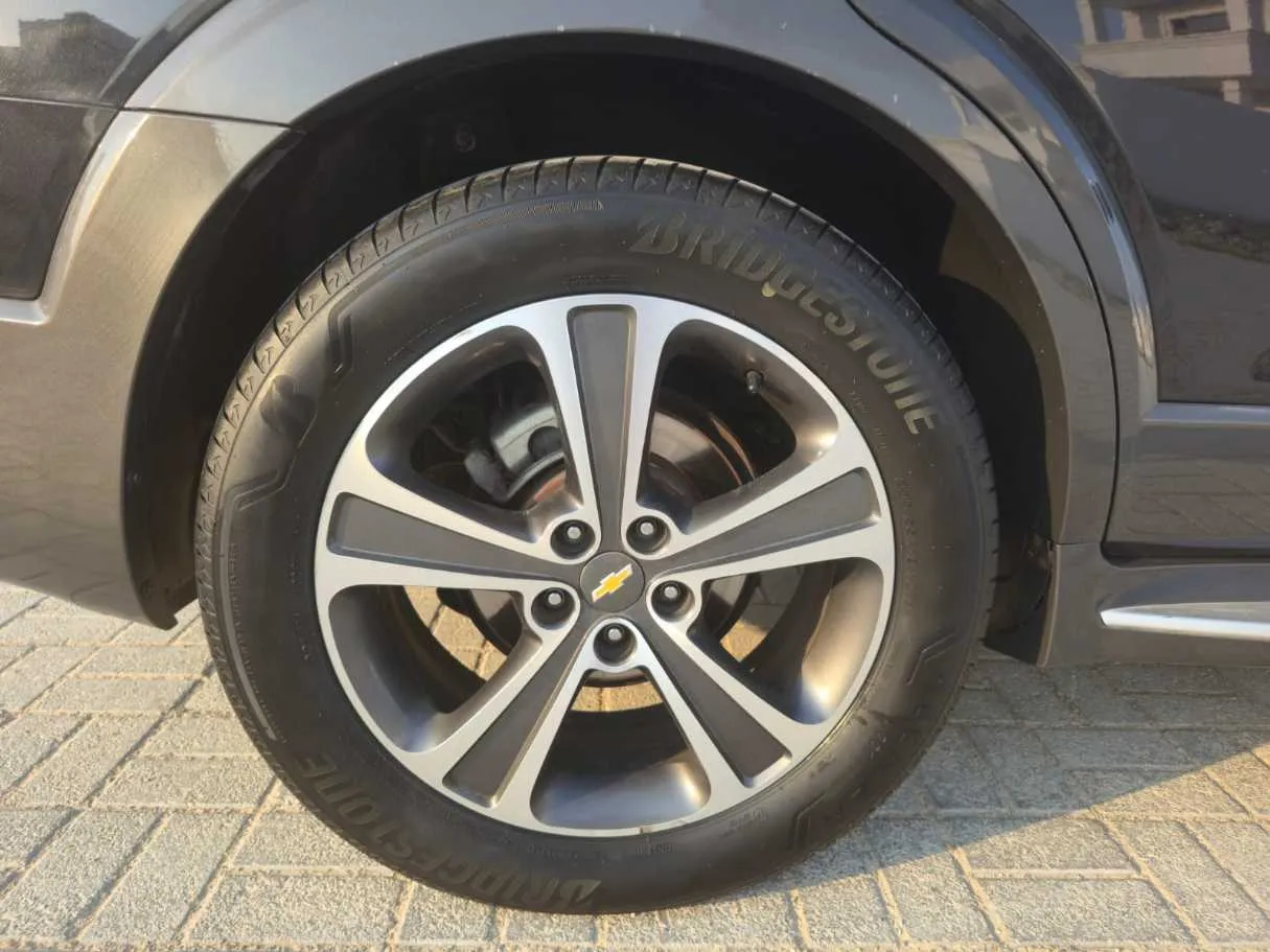 Car image 12