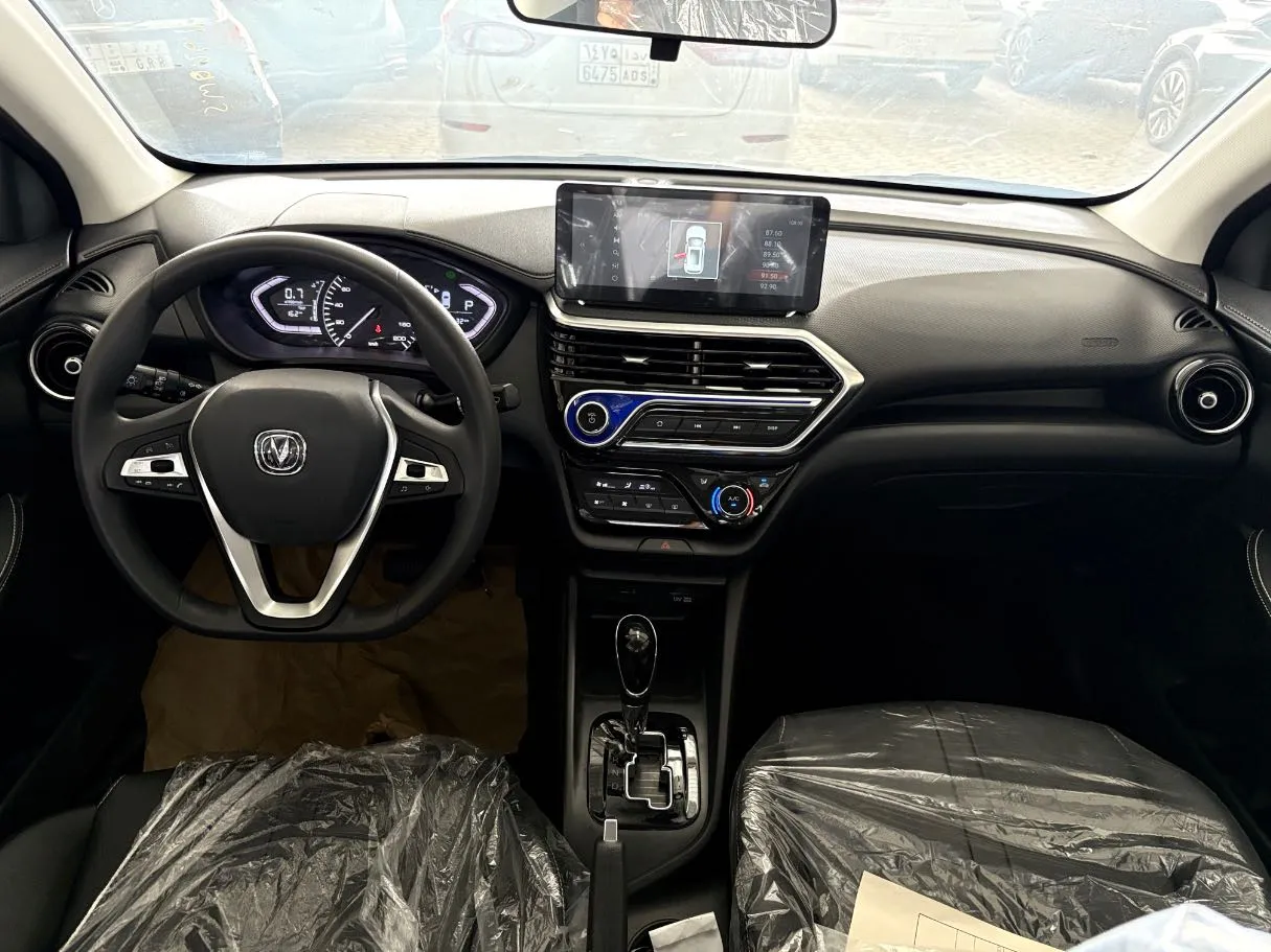 Car image 18