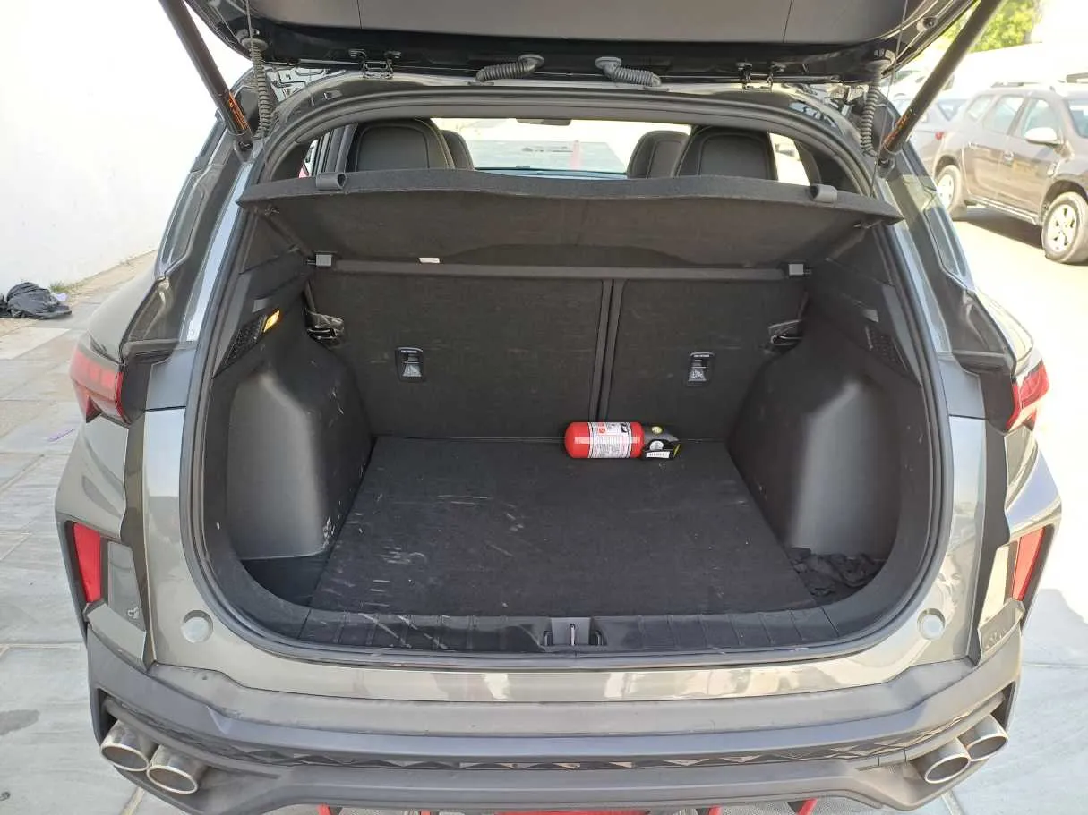 Car image 20