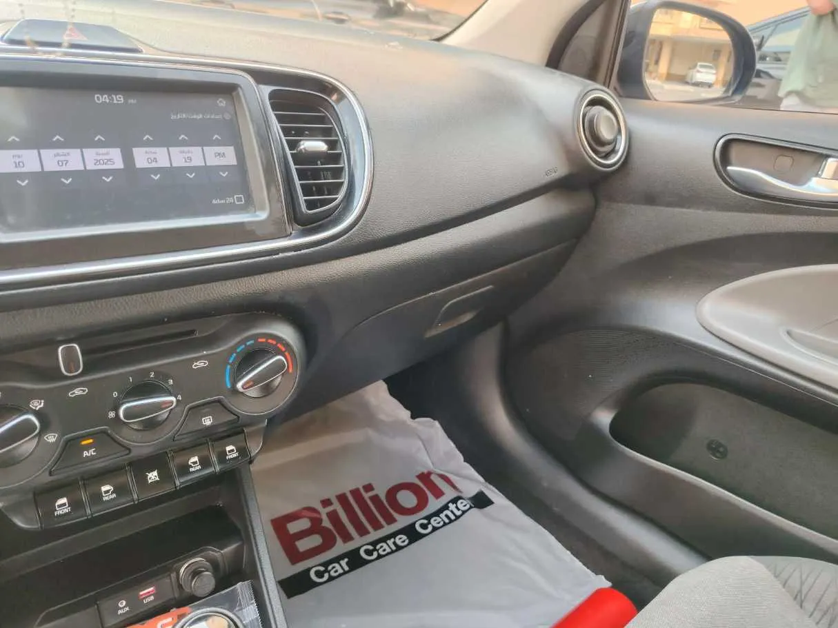 Car image 25