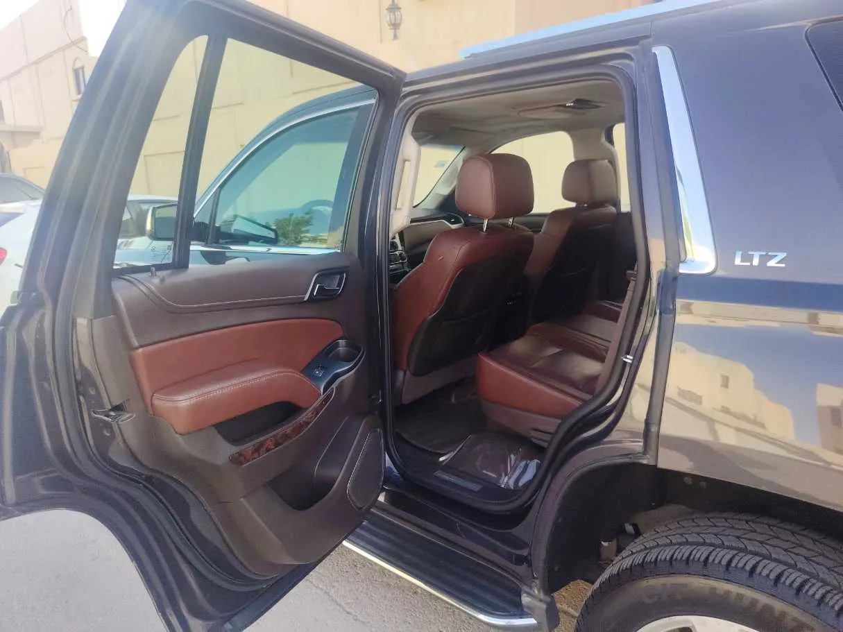 Car image 13