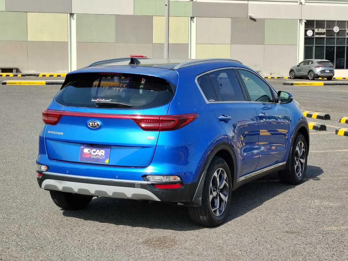 Car image 5