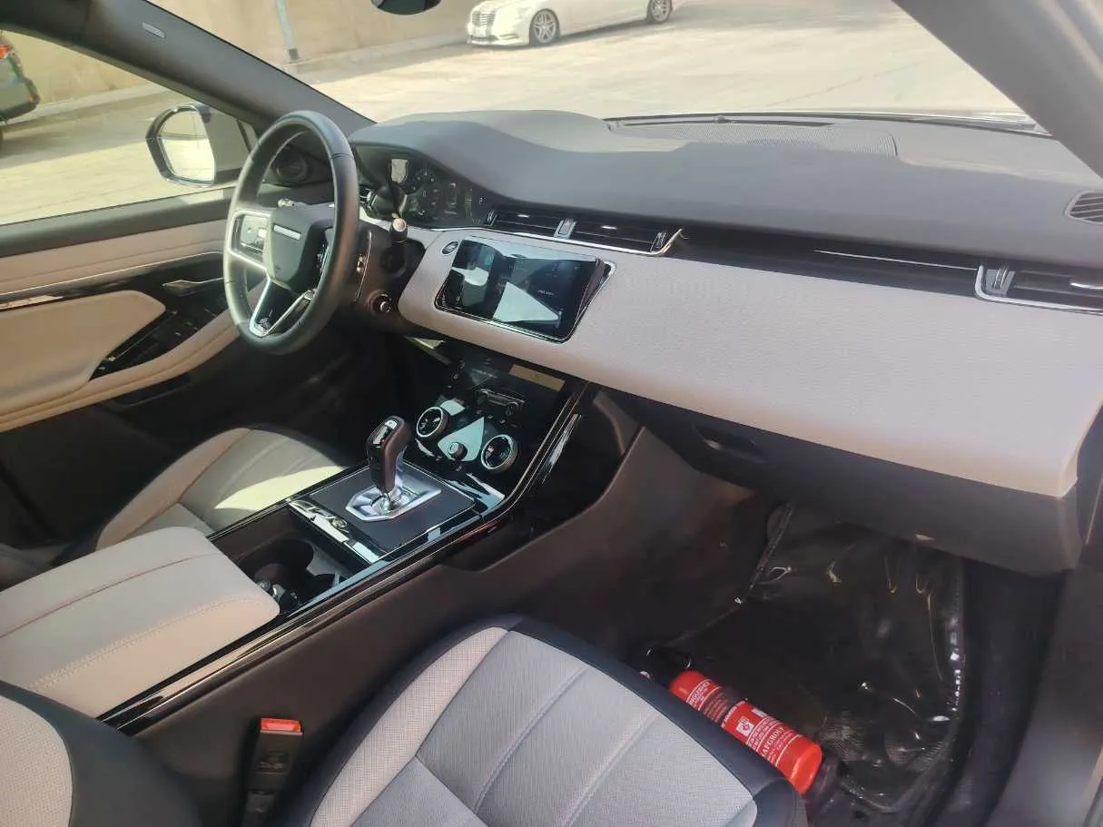 Car image 14