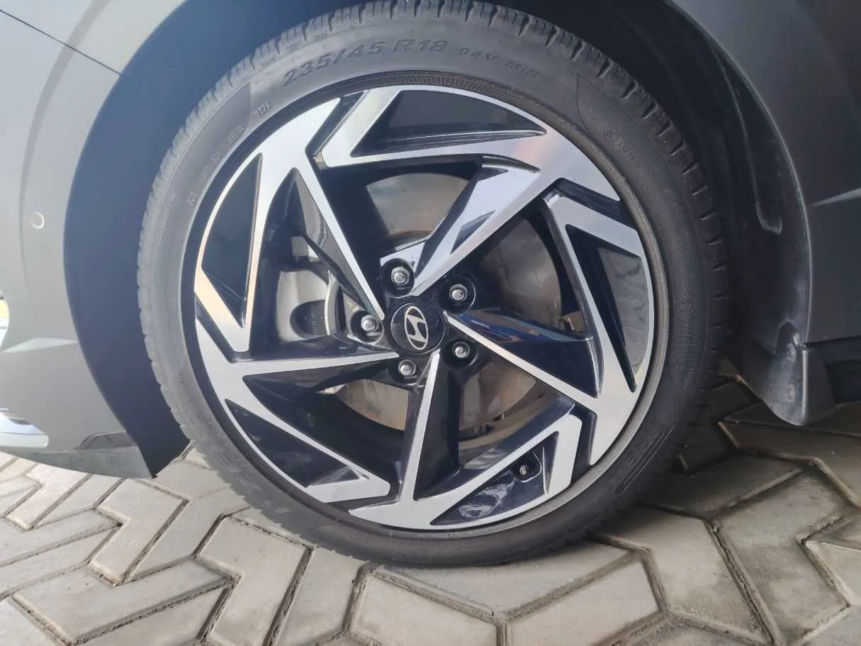 Car image 10