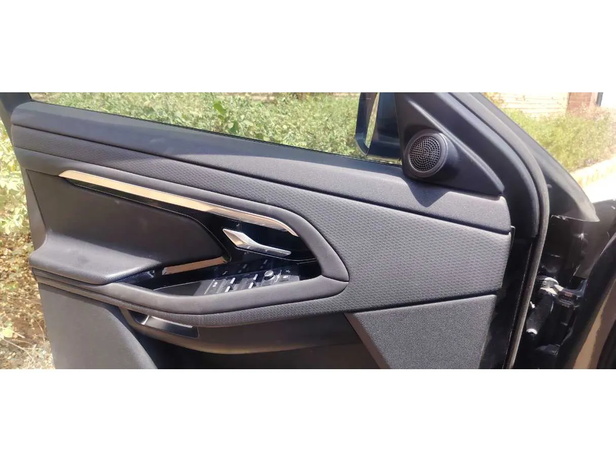 Car image 28