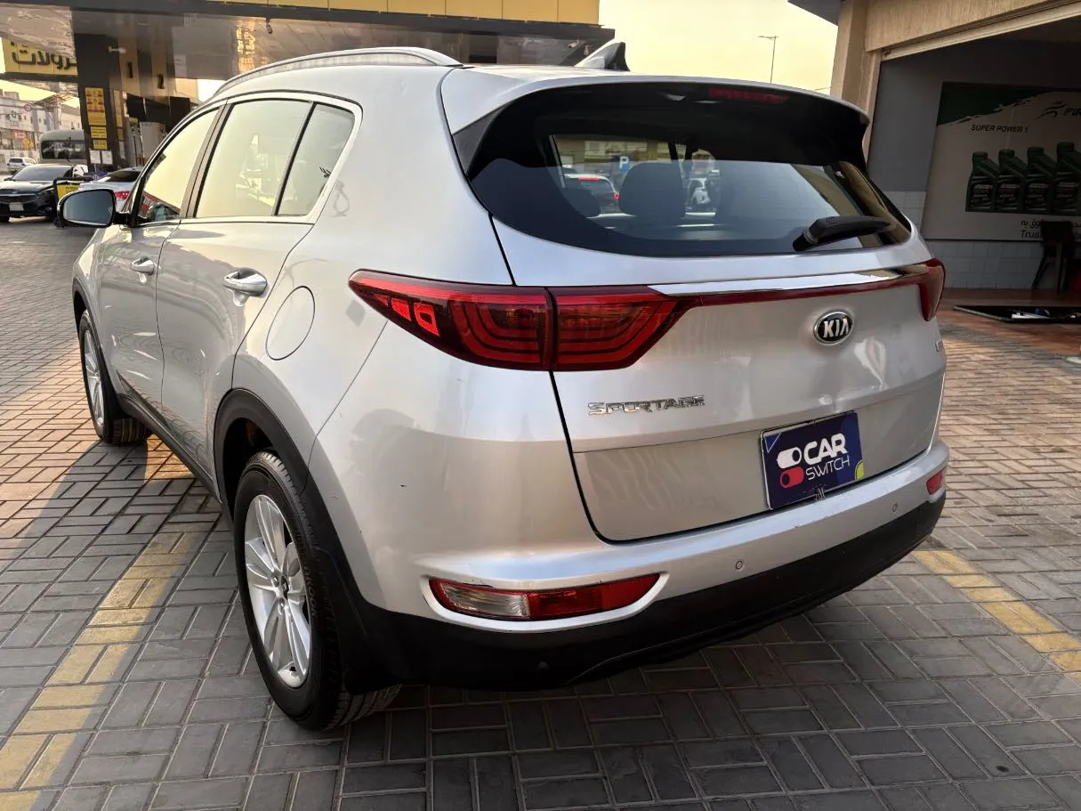 Car image 7