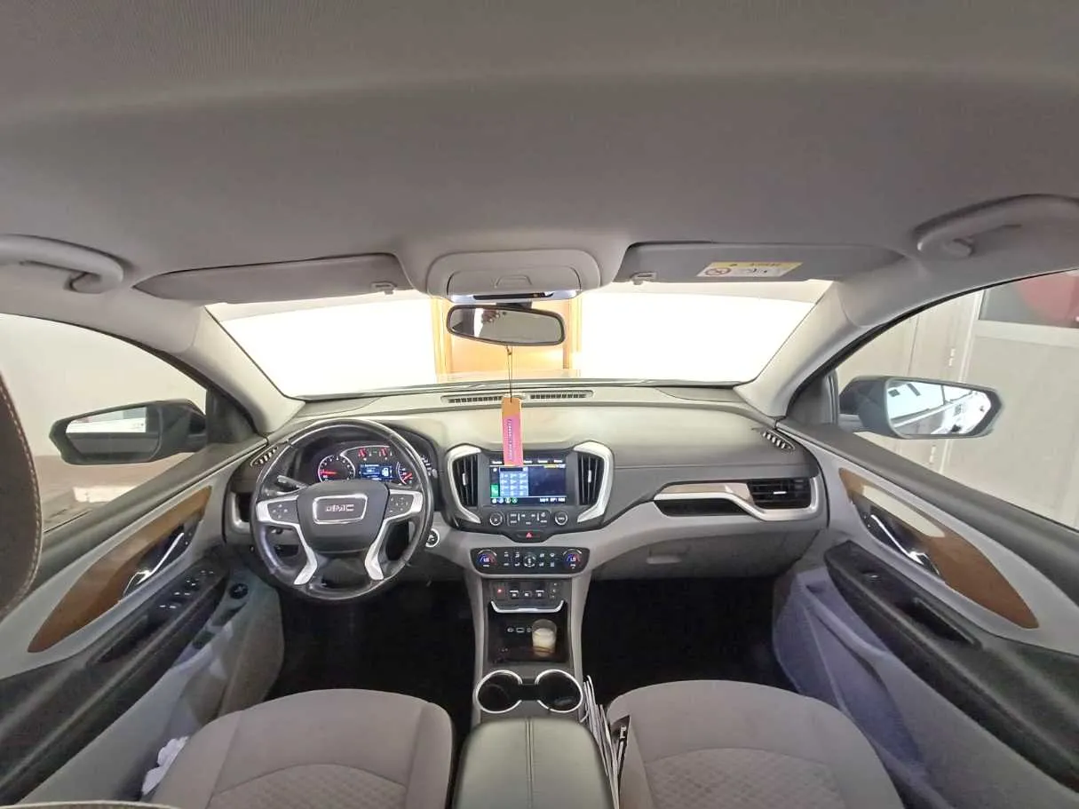 Car image 16