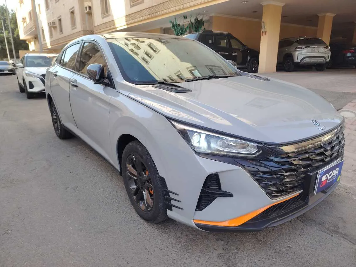 Car image 3