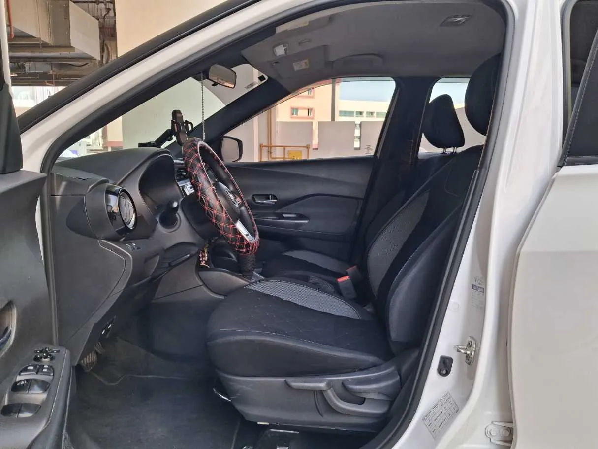 Car image 12