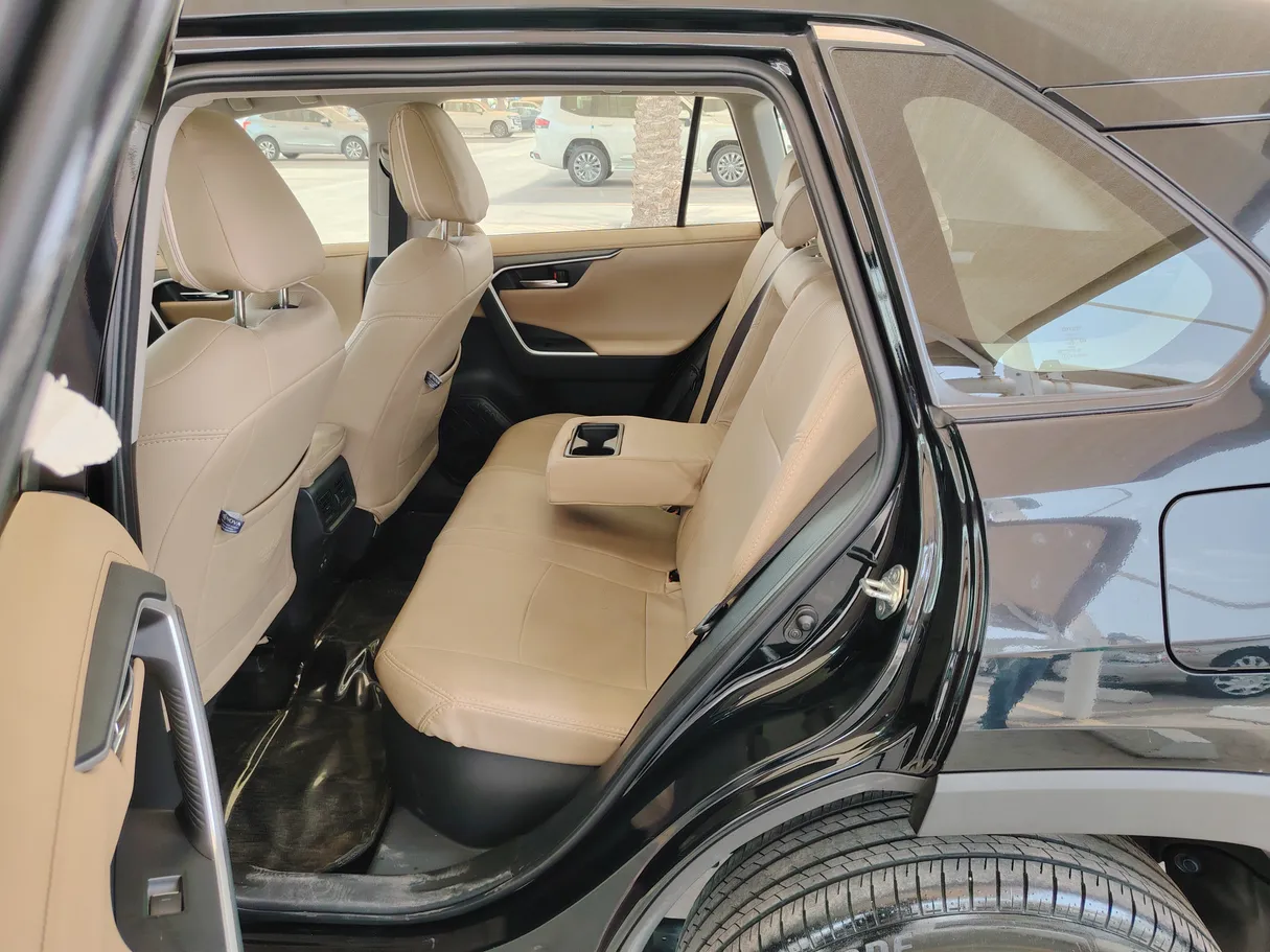 Car image 15