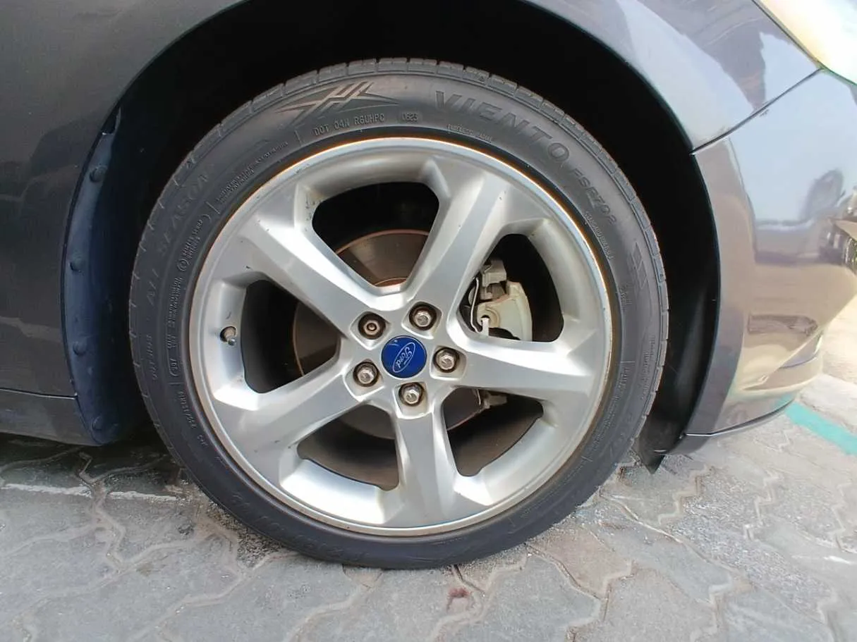 Car image 9