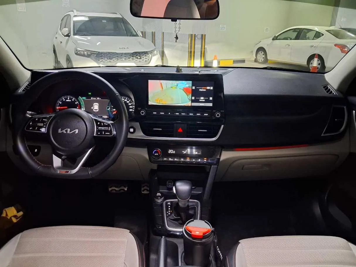 Car image 15