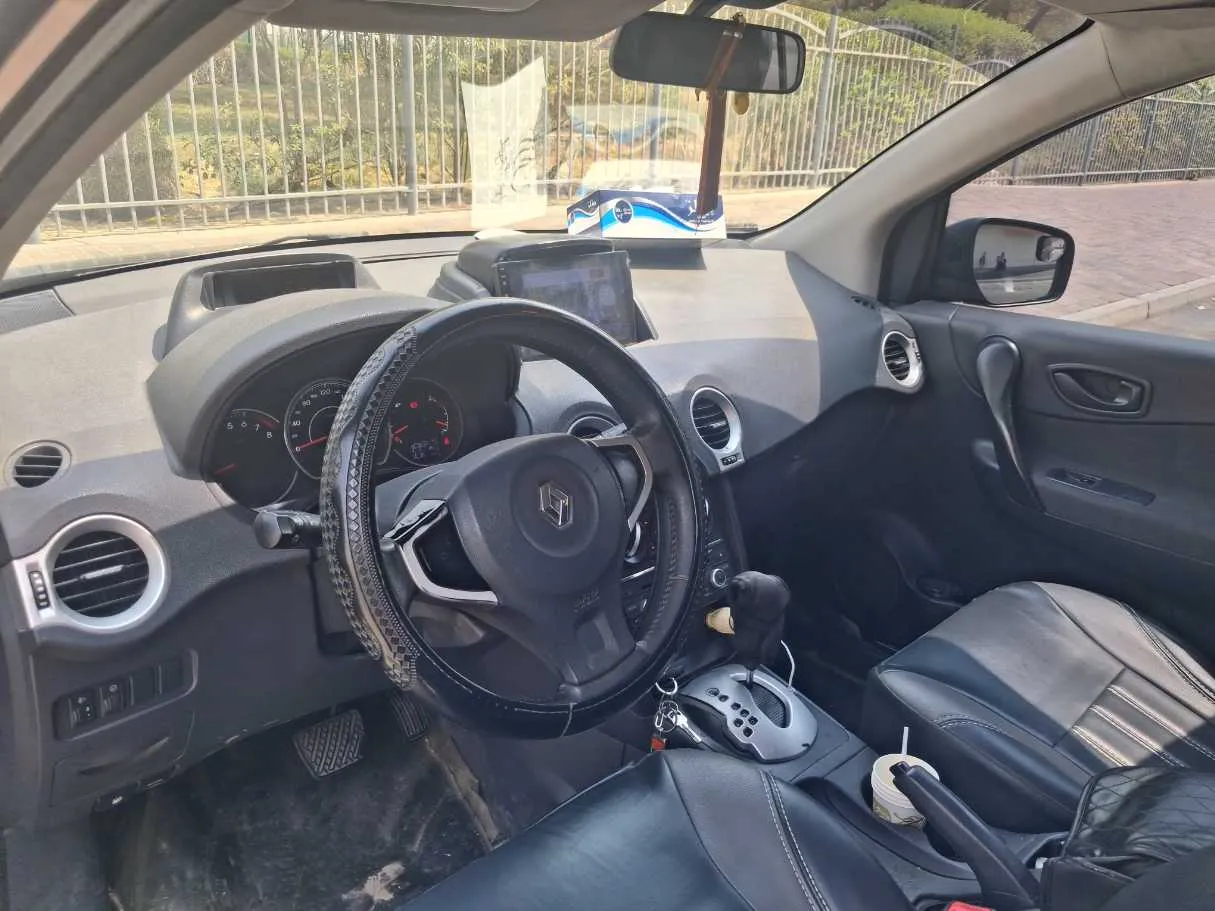 Car image 11
