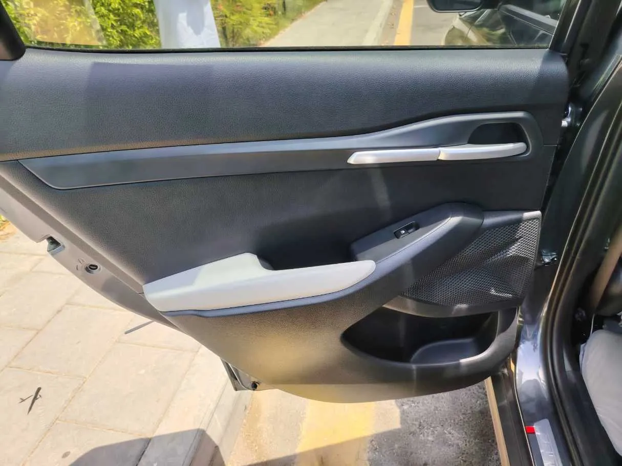 Car image 30