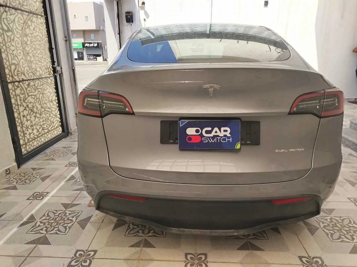 Car image 6