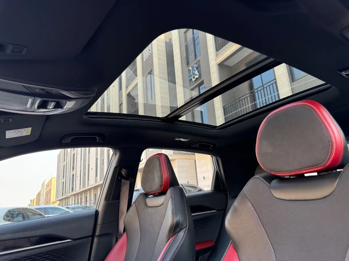 Car image 13