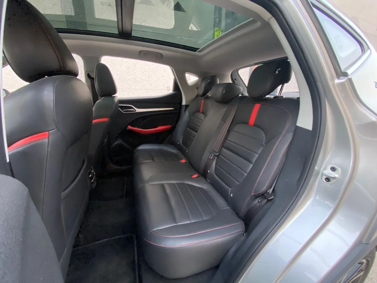 Car image 12