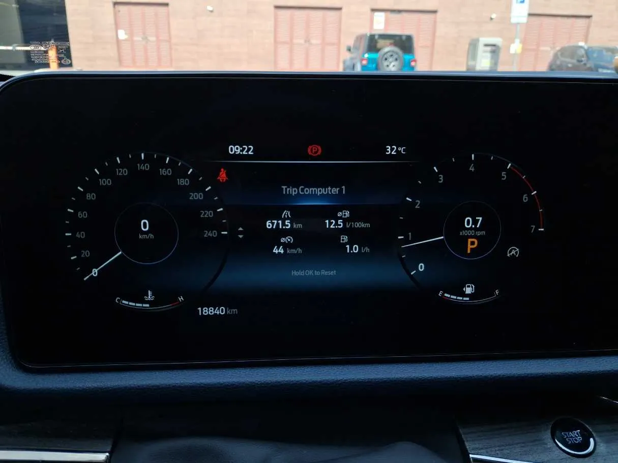 Car image 17