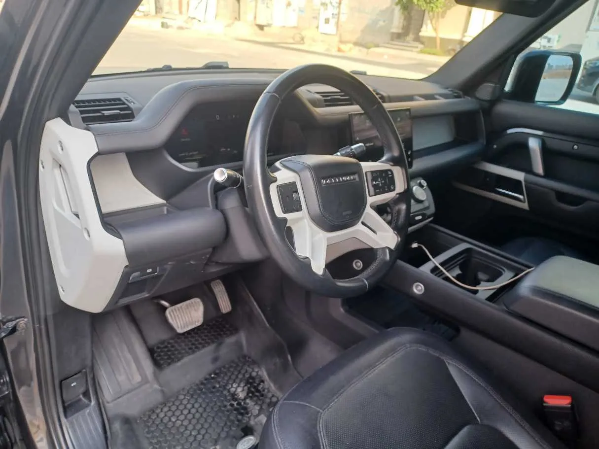 Car image 11