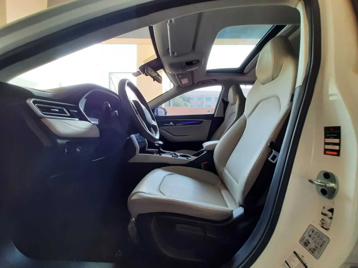 Car image 12