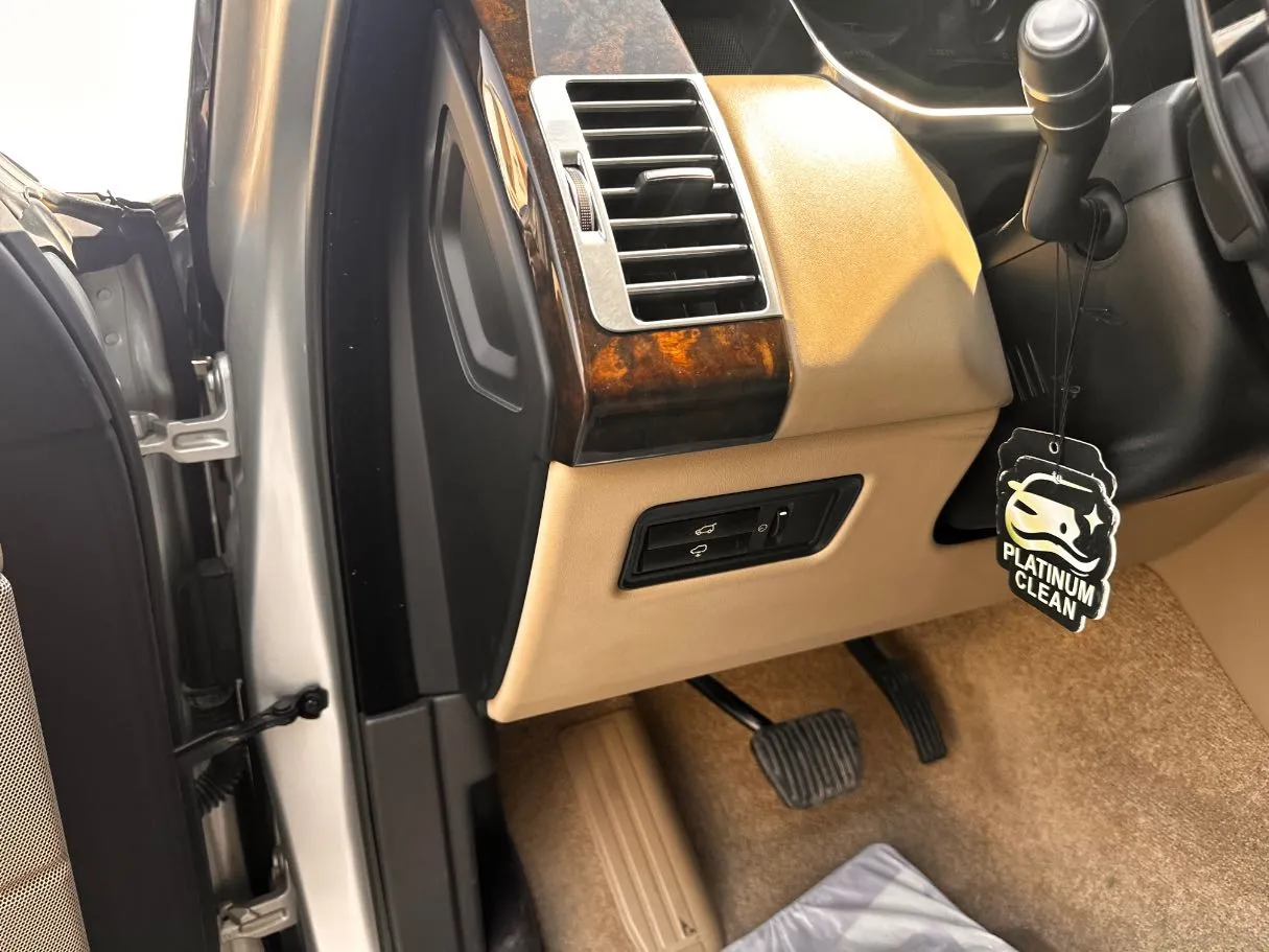 Car image 24