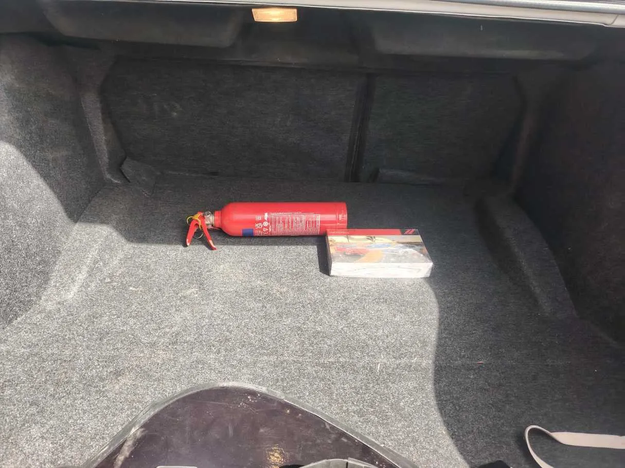 Car image 29
