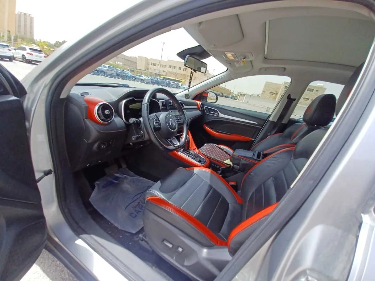 Car image 11