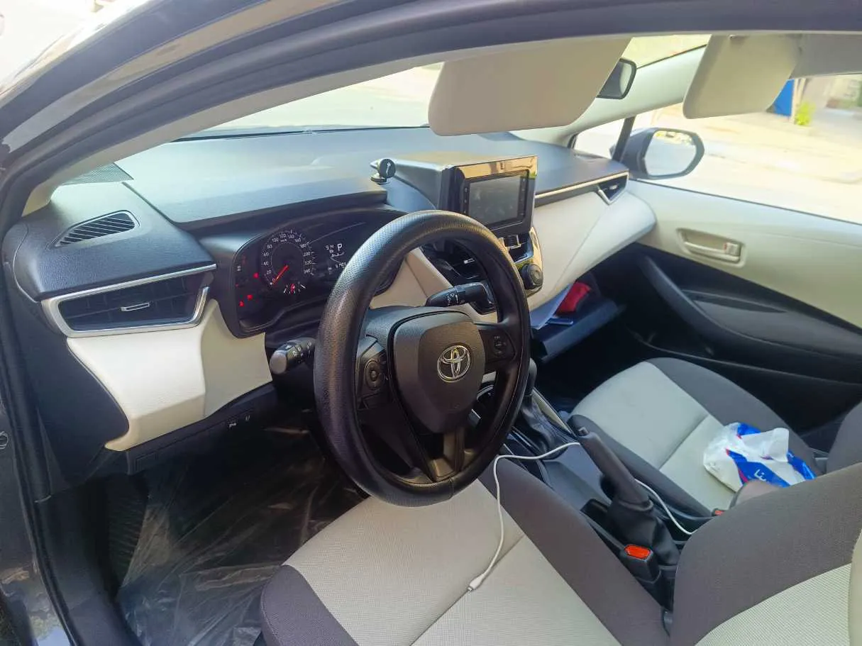 Car image 14
