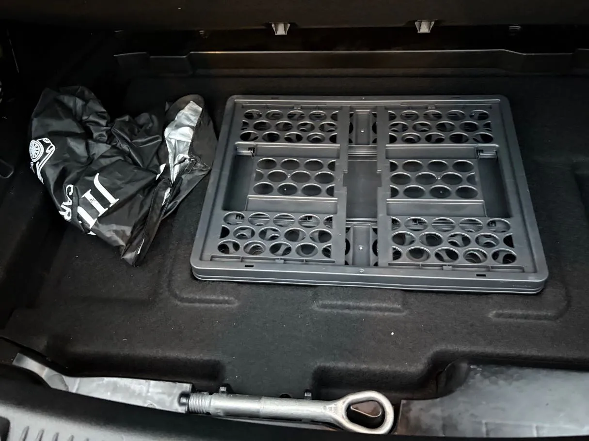 Car image 26