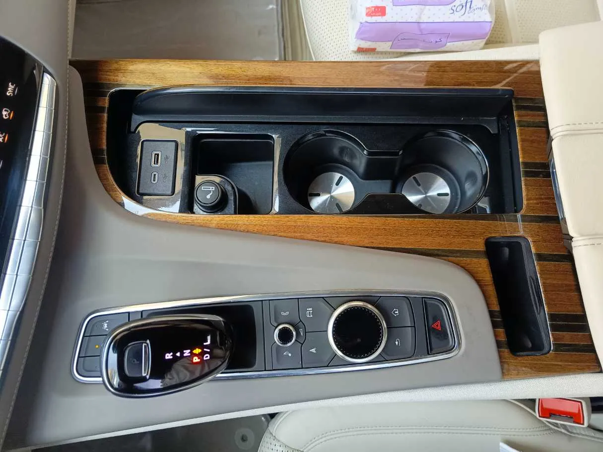 Car image 24