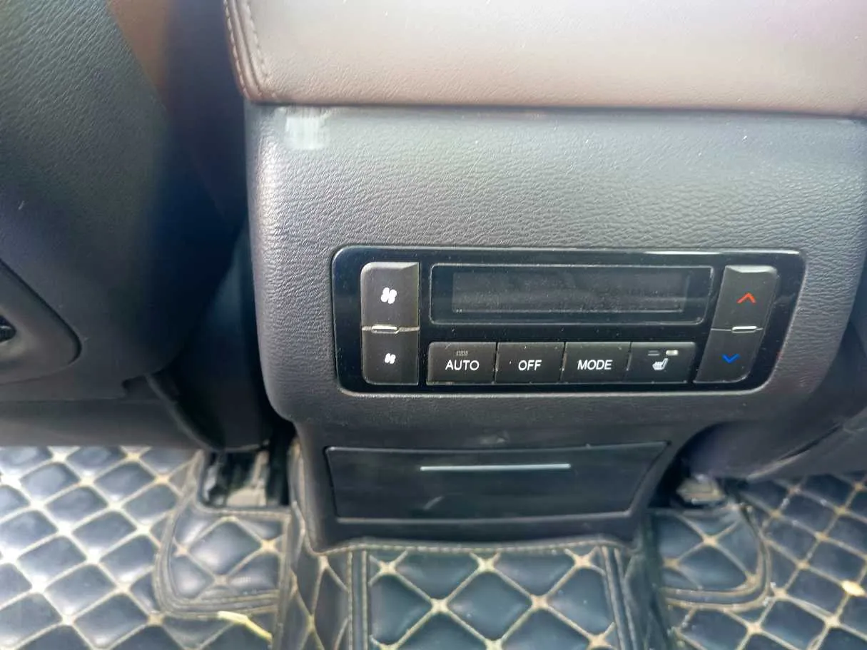 Car image 35