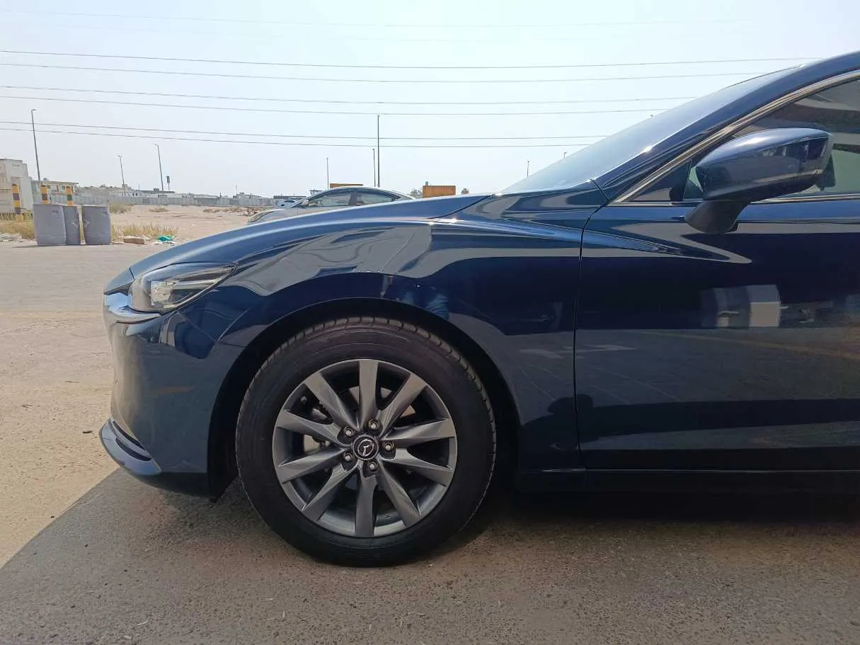 Car image 9