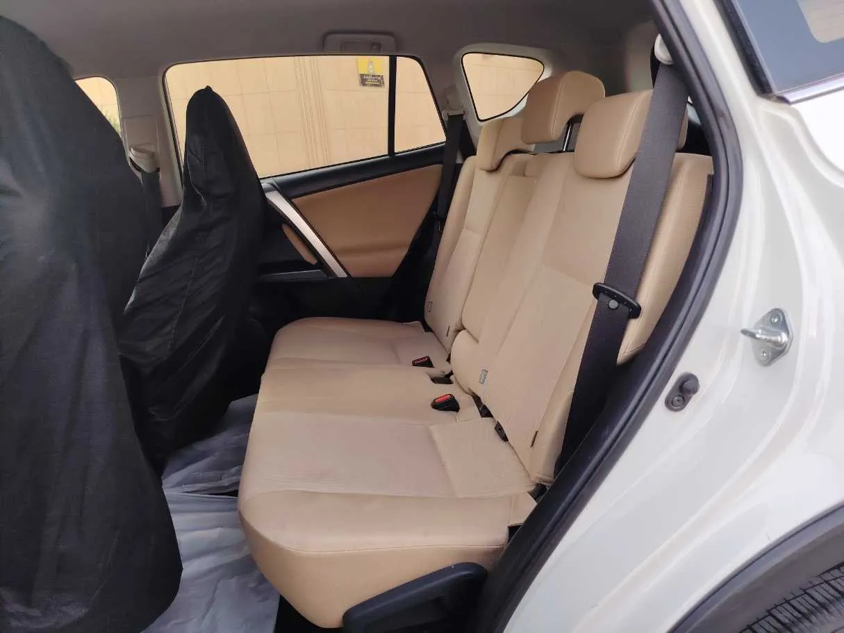 Car image 16