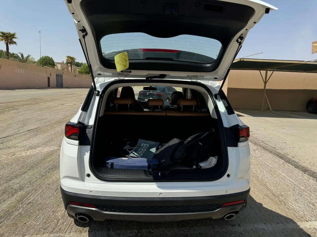 Car image 24