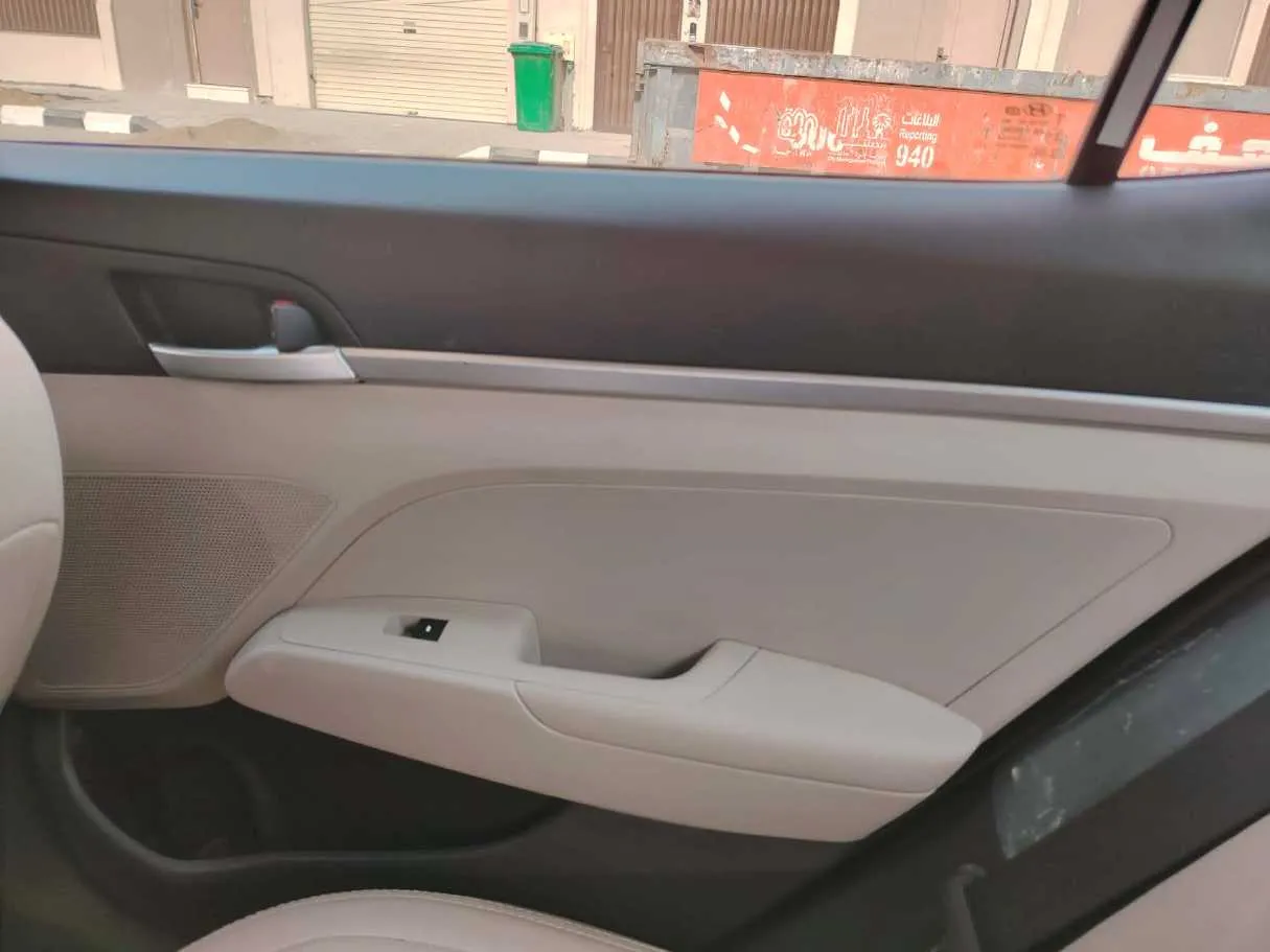 Car image 38