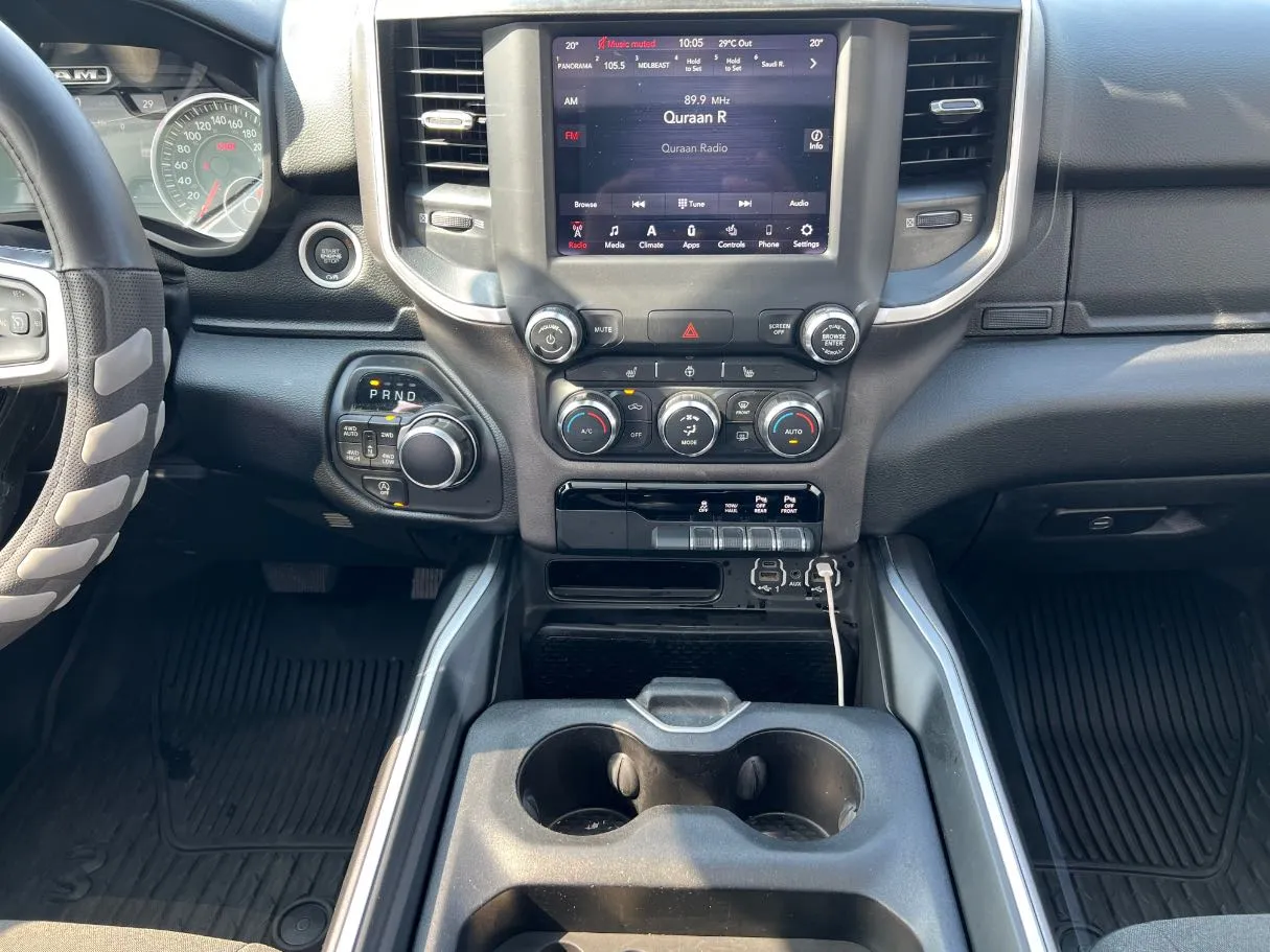 Car image 16