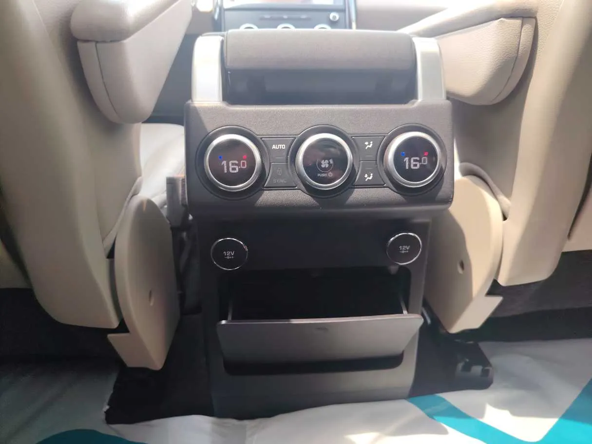 Car image 27