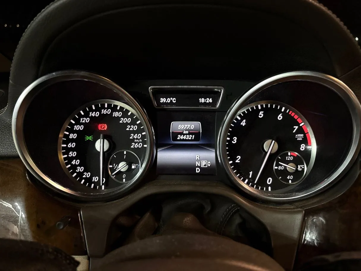 Car image 23