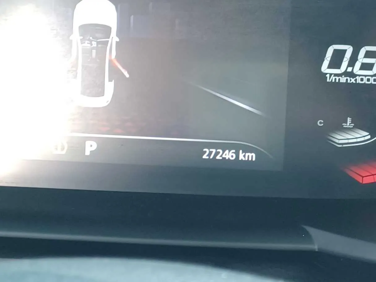Car image 19