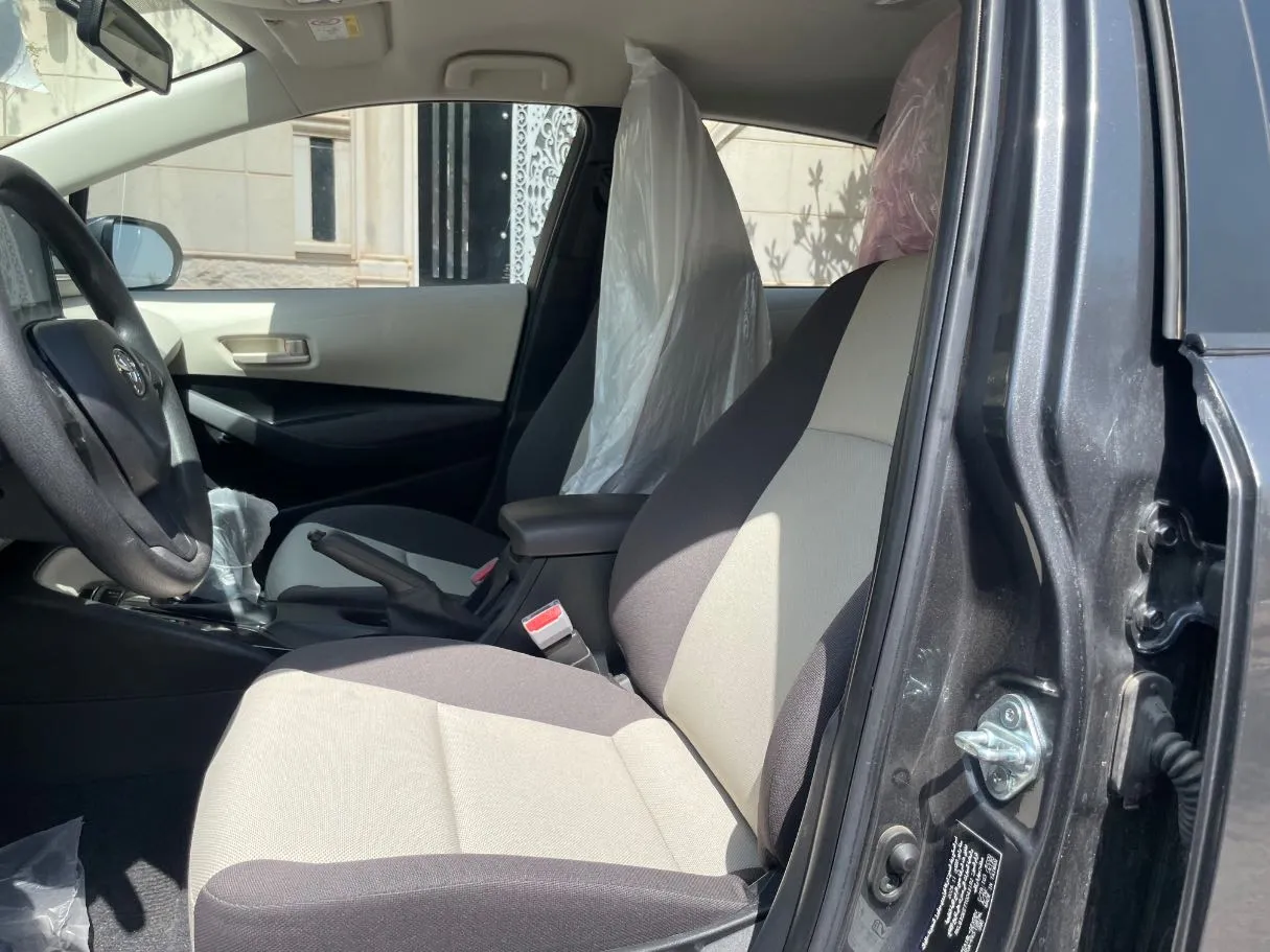 Car image 12