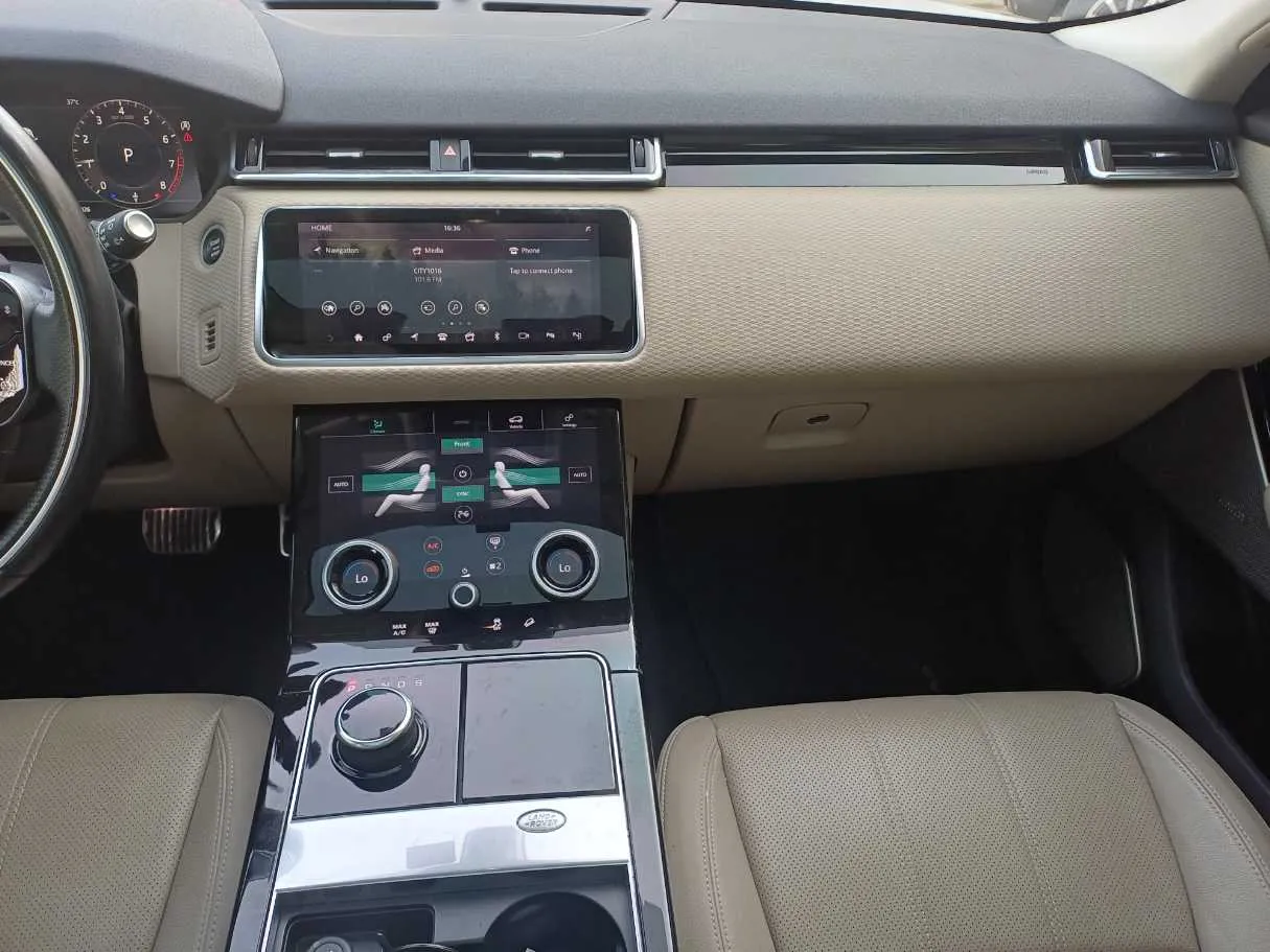 Car image 15