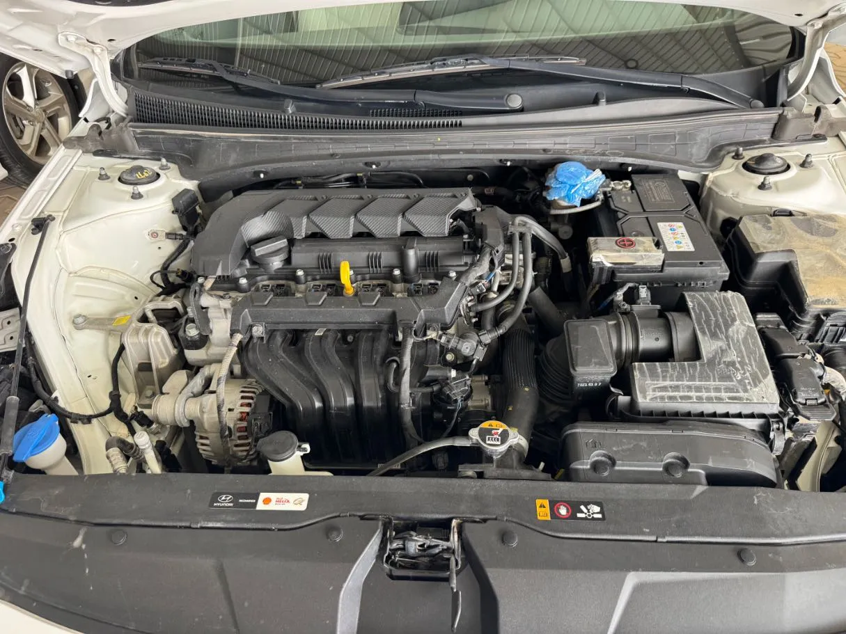 Car image 18