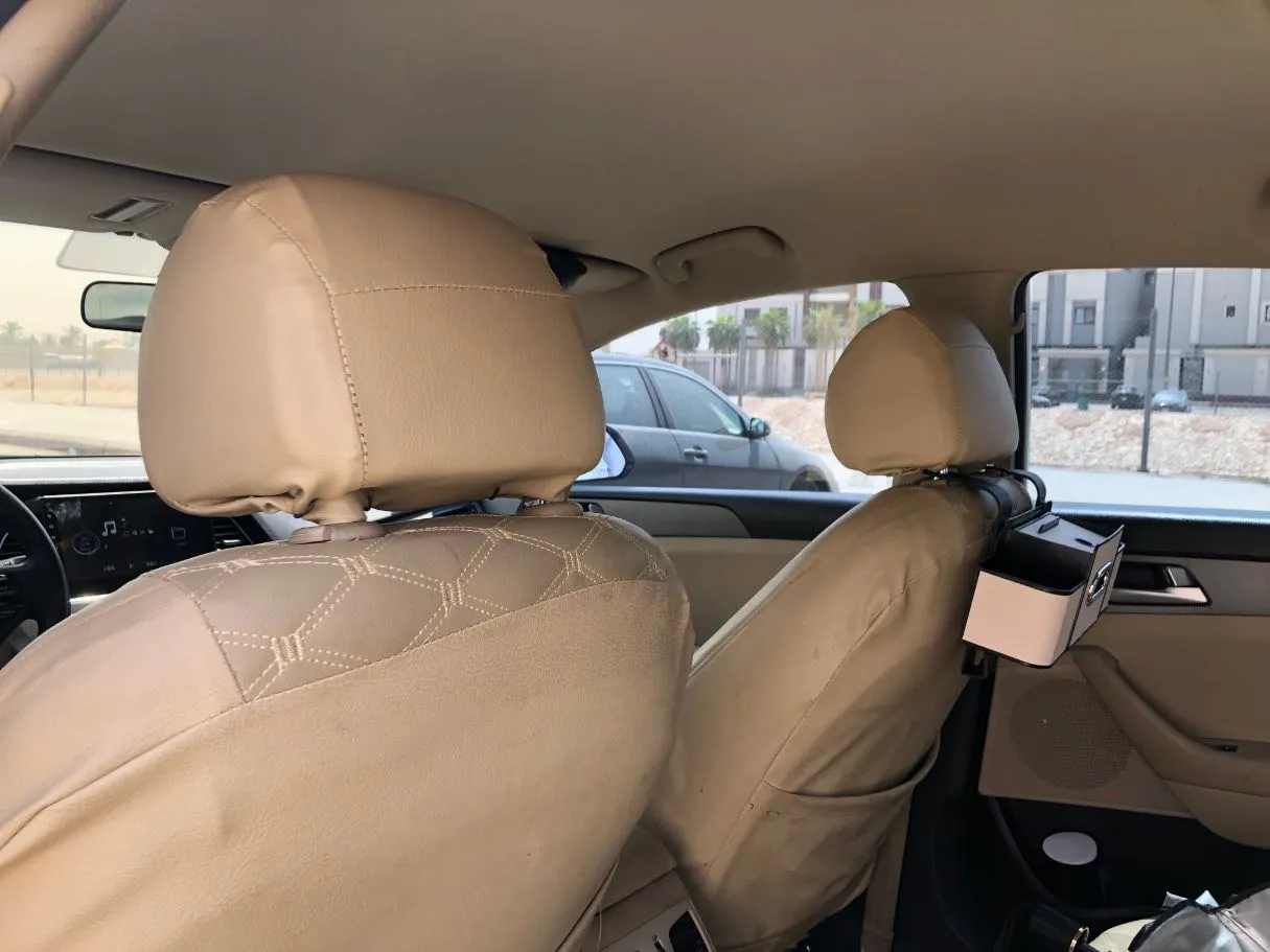 Car image 13