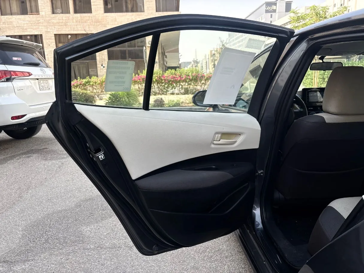 Car image 14