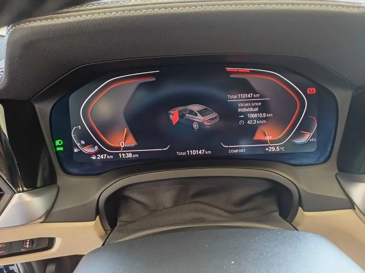 Car image 24