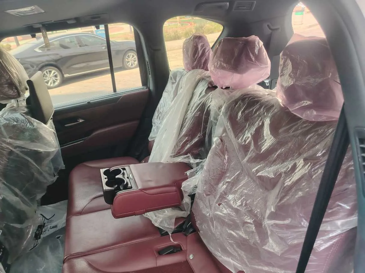 Car image 20