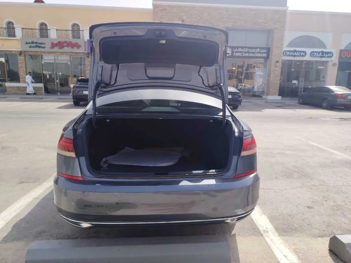 Car image 23