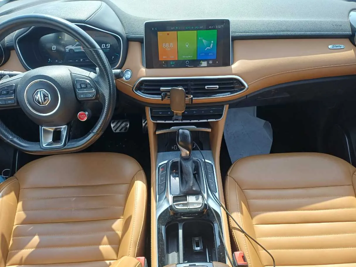 Car image 16