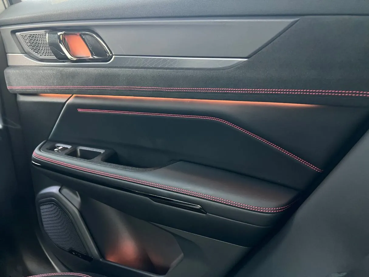Car image 28